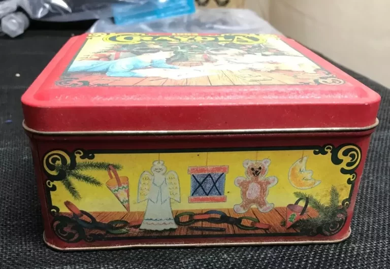 1992 Crayola Trade Mark Holiday Wishes Tin USED - Image 3