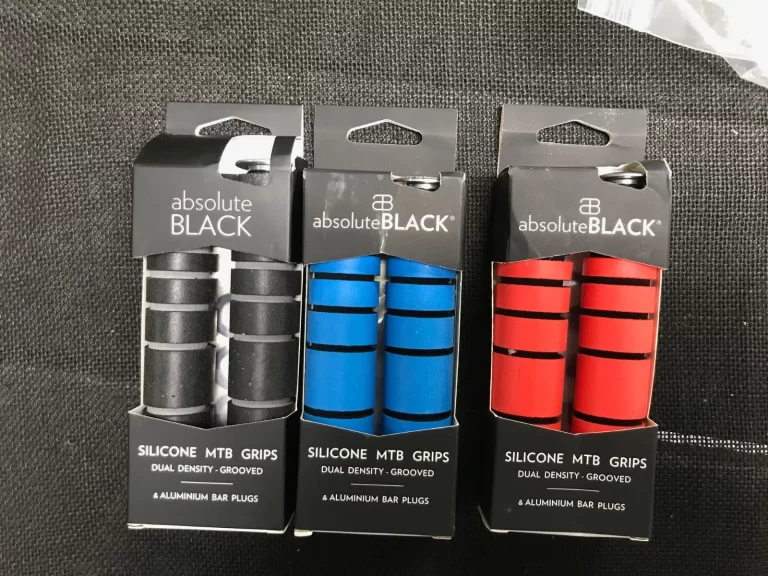 Absolute Black Silicone MTB Grips Dual Density -Grooved Aluminum Bar Plugs NEW