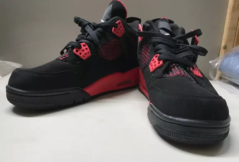 Air Jordan 4 Retro Red Thunder Shoes Black & Red Size 9 1/2 NEW - Image 2