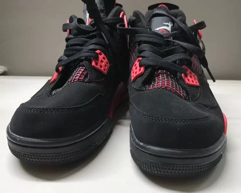 Air Jordan 4 Retro Red Thunder Shoes Black & Red Size 9 1/2 NEW - Image 3