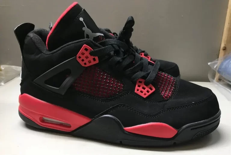Air Jordan 4 Retro Red Thunder Shoes Black & Red Size 9 1/2 NEW - Image 4