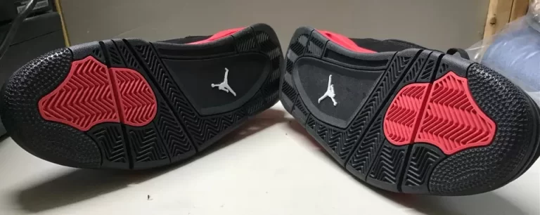 Air Jordan 4 Retro Red Thunder Shoes Black & Red Size 9 1/2 NEW - Image 8