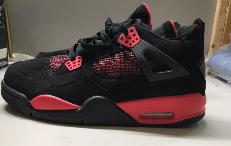 Air Jordan 4 Retro Red Thunder Shoes Black & Red Size 9 1/2 NEW - Image 10