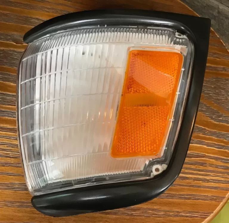 Brock Auto Parts Eagle Eyes Park/Signal Lamp Right 6223 - 0110R NEW - Image 2
