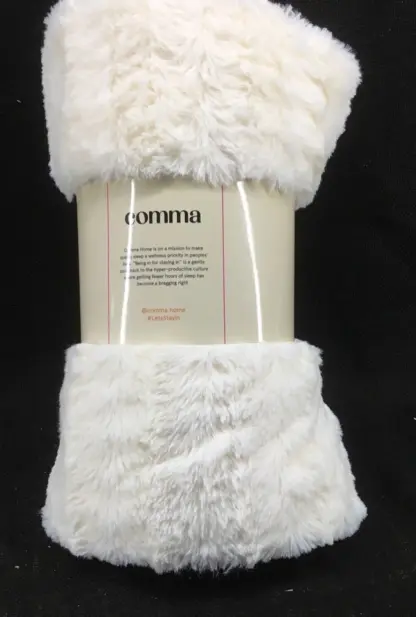 Comma Home Plush Throw