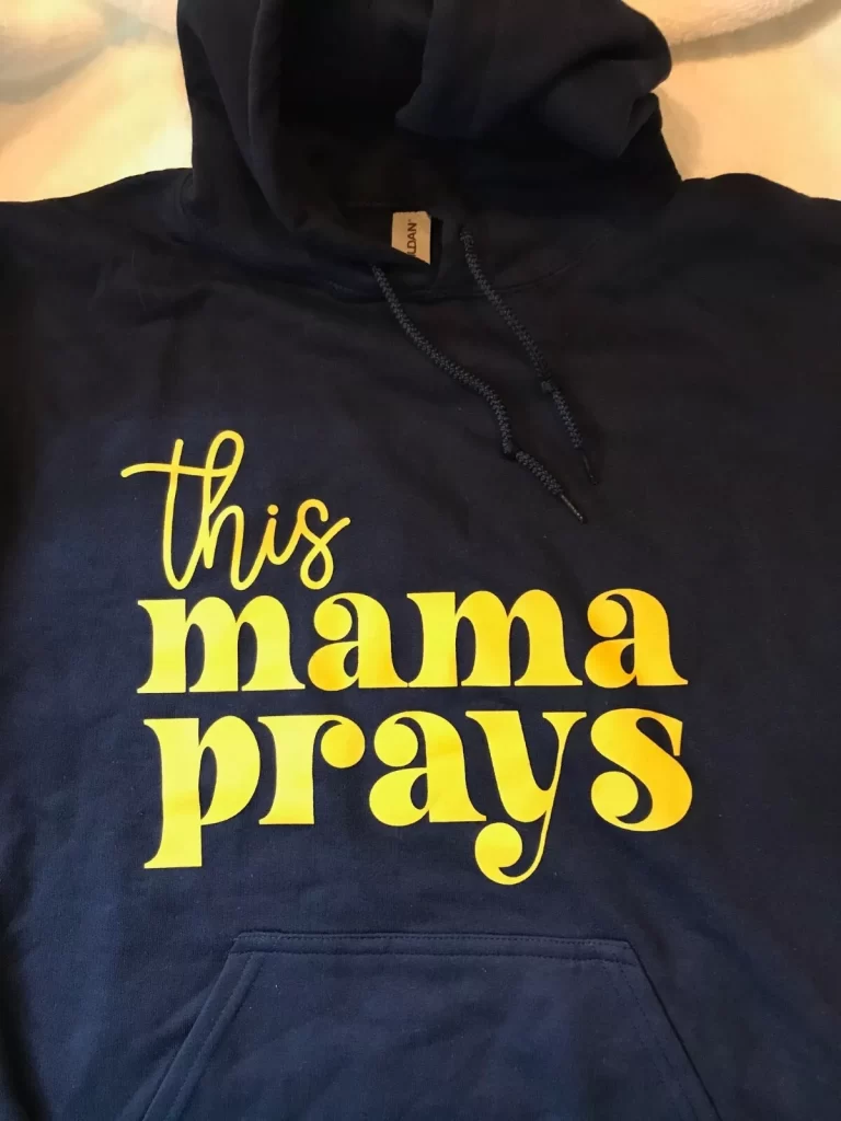 Gildan Navy Blue Hoodie "This Mama Prays" Sz M NEW - Image 5