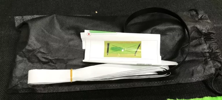 Golf Practice Mat & Spikes with Black Storage Bag NEW - Image 3