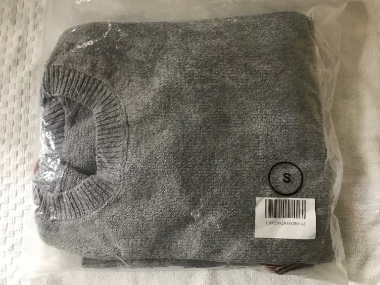 Gray Unbranded Sweater with Burnt Orange Sleeves Sz S NEW - Image 5
