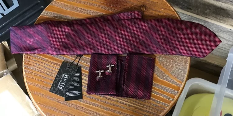 HI-Tie Necktie Red/Burgundy with Hankerchief & Cufflinks NEW - Image 5
