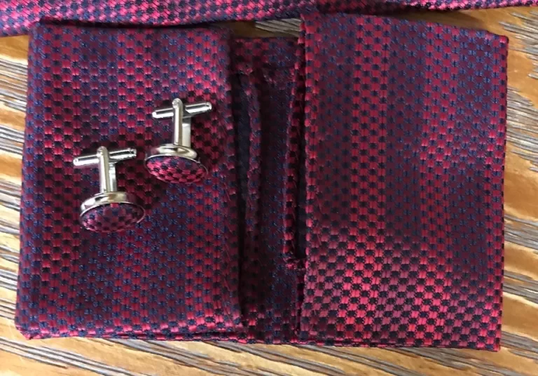 HI-Tie Necktie Red/Burgundy with Hankerchief & Cufflinks NEW - Image 4