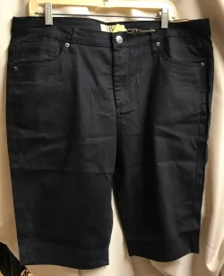 Hybrid & Company Black Bermuda Shorts