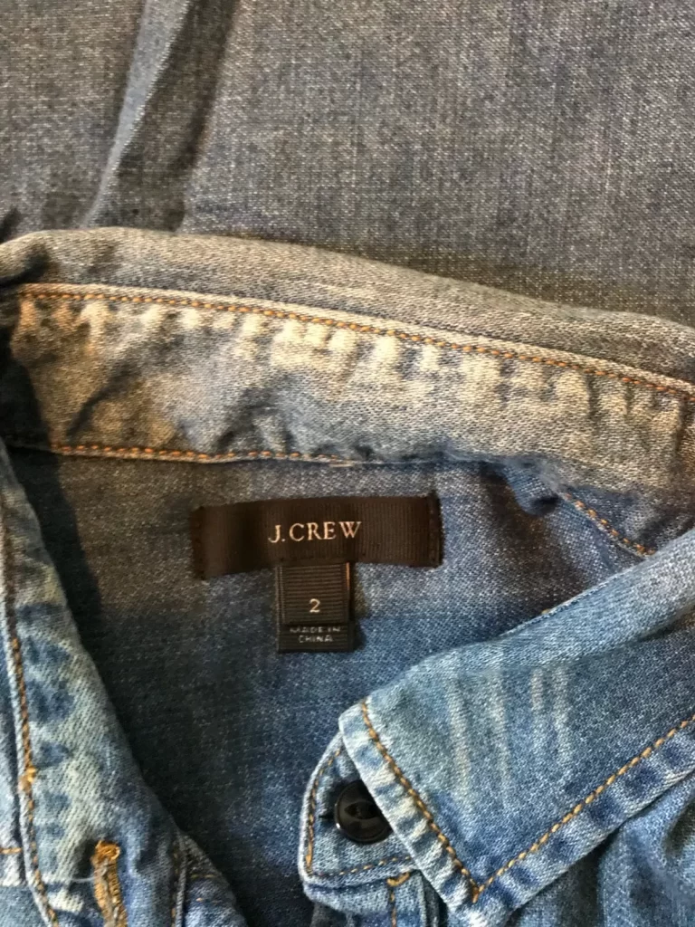 J. Crew Women's Blue Denim Shirt Button Half-way Long Sleeves Sz 2 NEW - Image 4