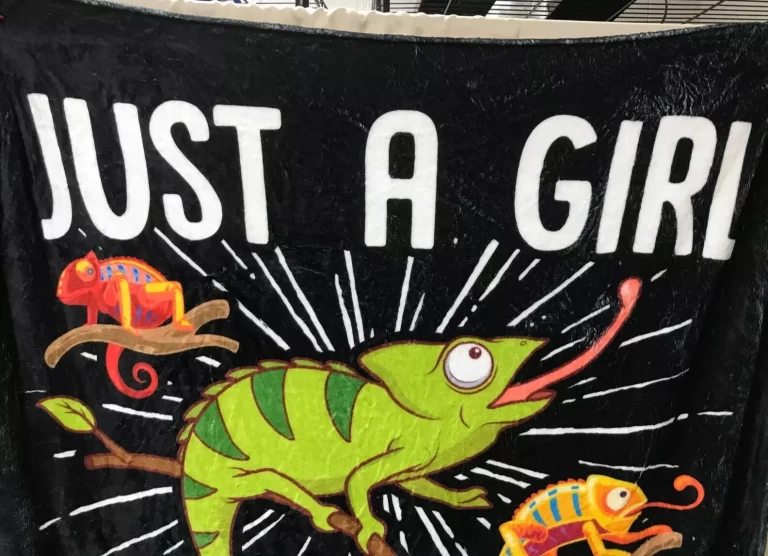 Just a Girl Who Loves Lizards Blanket 50" X 60" NEW - Image 4