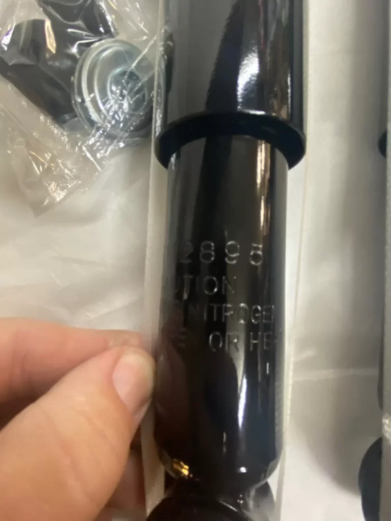 Nitrogen Filled Shock Absorber Set 2 - NEW - Read&Make Offer - Model: GG112895 - Image 4