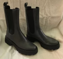 Uterque Dark Gray & Black Chelsea Boots