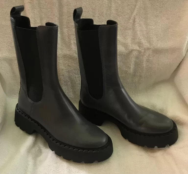 Uterque Dark Gray & Black Chelsea Boots