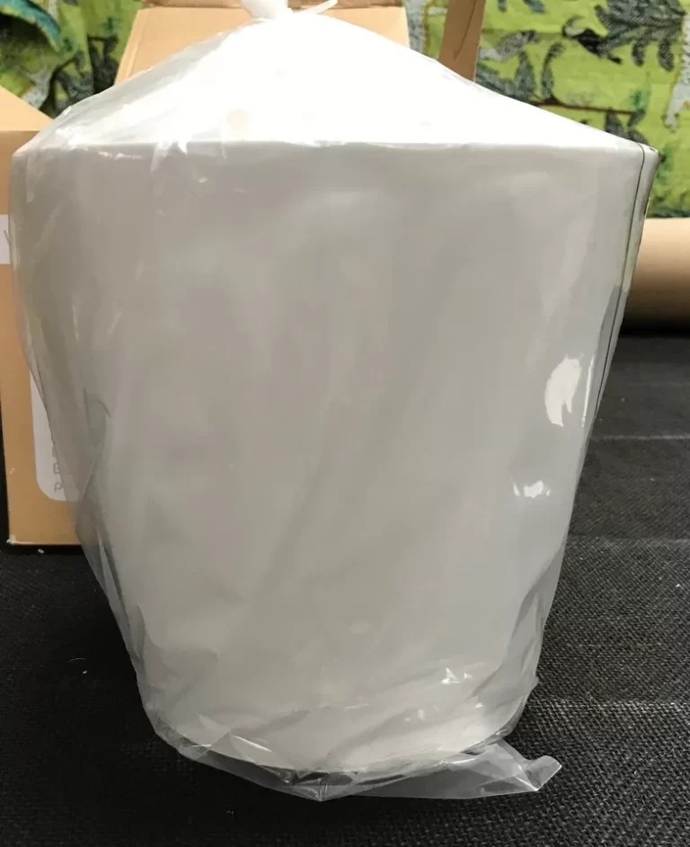 LaDoVita White Plastic Planters