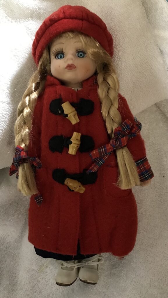 Poupee Porcelain Doll Blonde Braids, Red Hooded Coat Complete Outfit Estate - Image 8