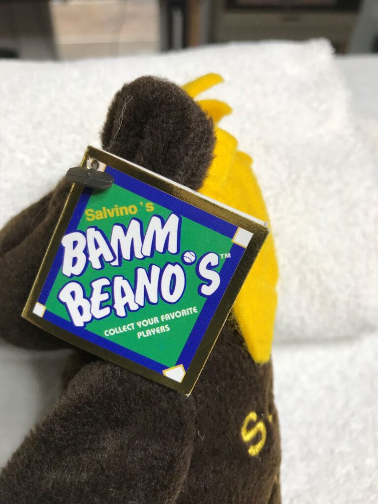 Salvino's Bamm Beano's Sammy Sosa #21 Bear – 1998 MLB Collectible – Dark Brown with Yellow Hat – Estate Collection - Image 3