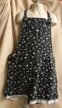 Art club pin flowers item