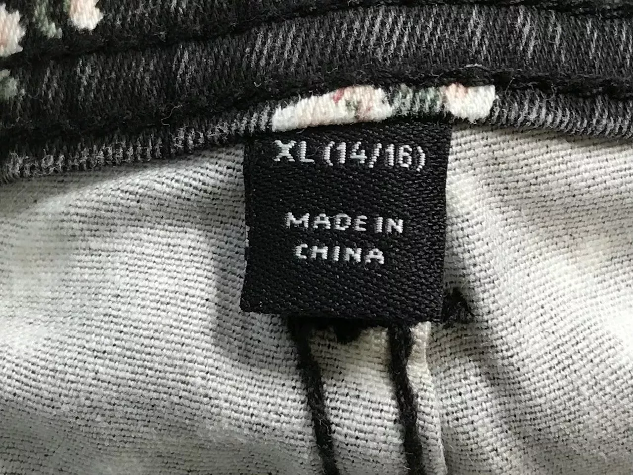 Art club pin flowers item