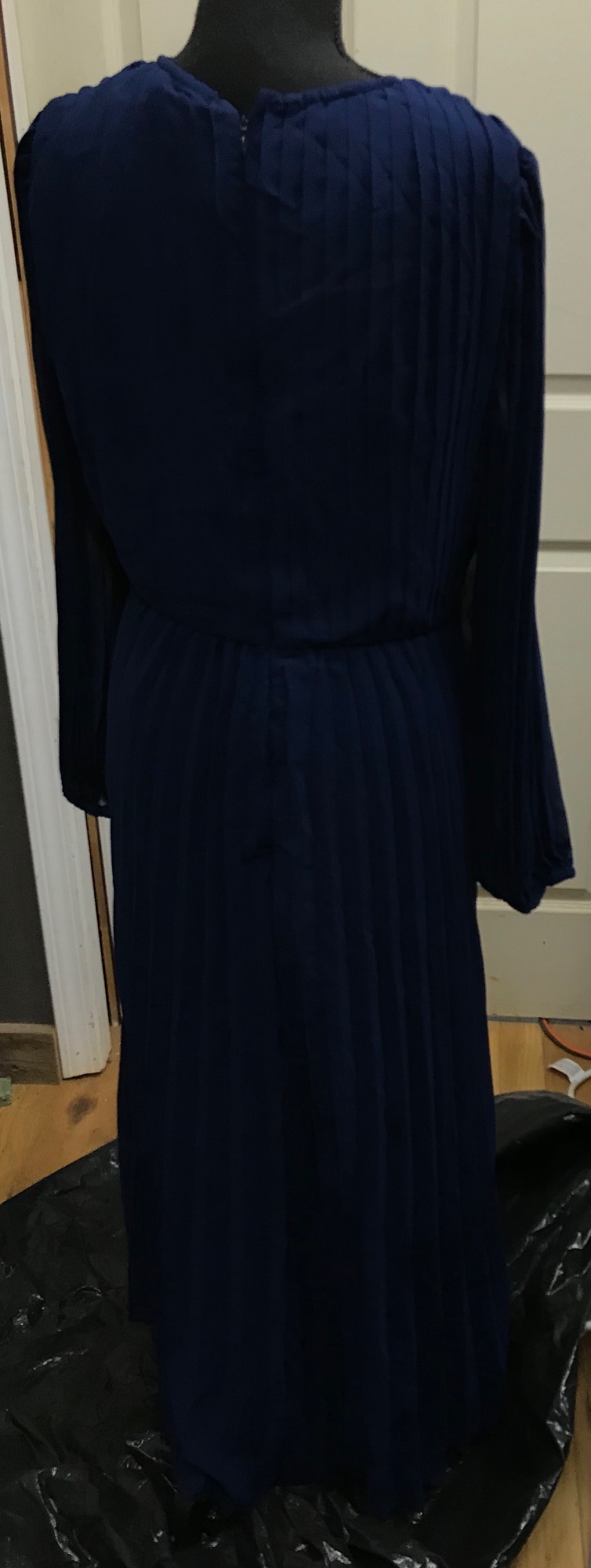 Pleated bodice bodice plunge midi navy