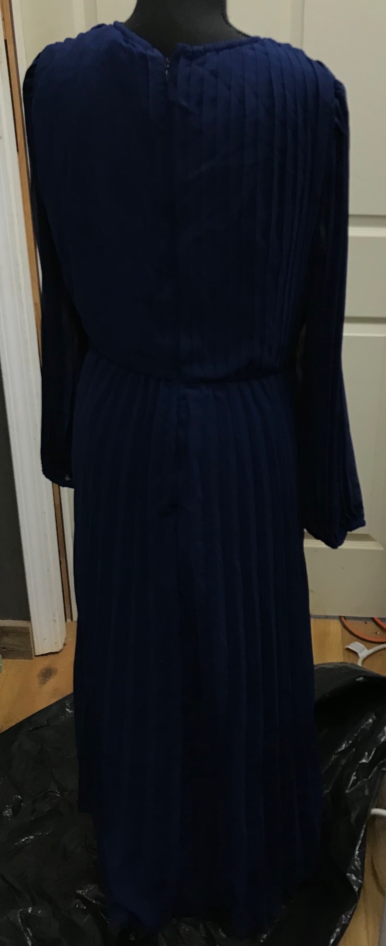 Pleated bodice bodice plunge midi navy