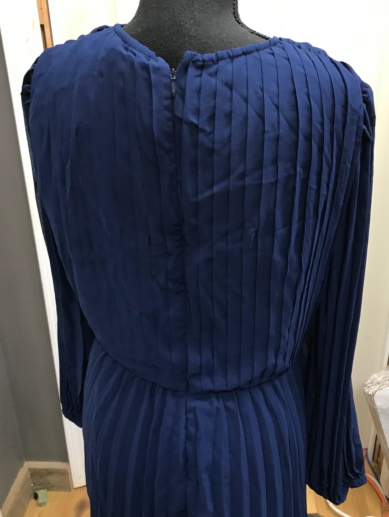 Pleated bodice bodice plunge midi navy