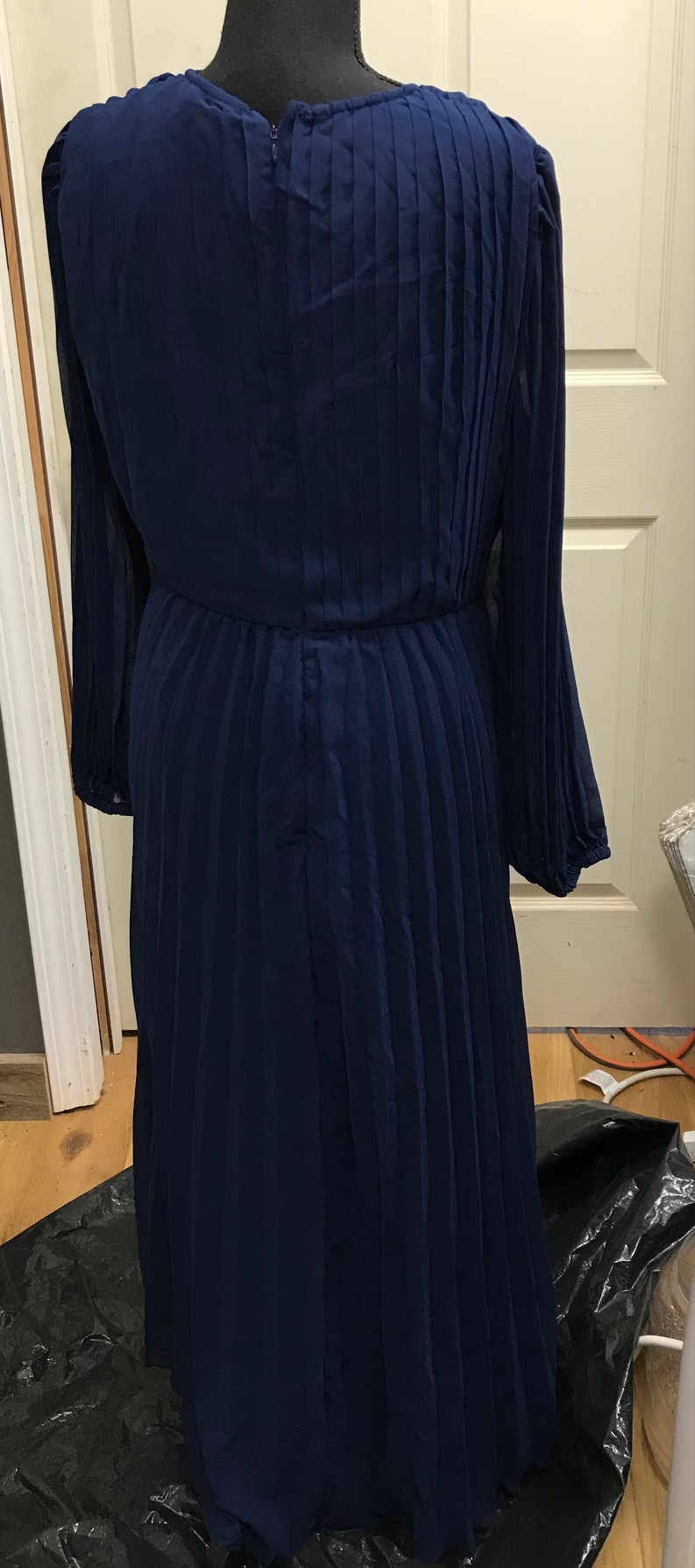 Pleated bodice bodice plunge midi navy