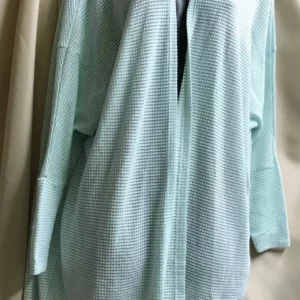 Giuliana light light green item