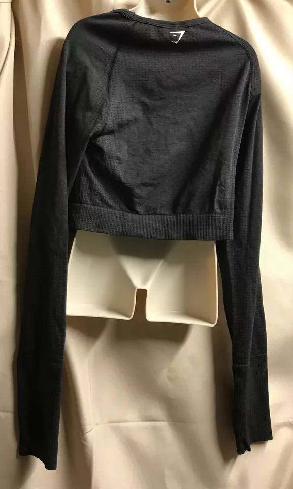 Black cropped item gymshark black