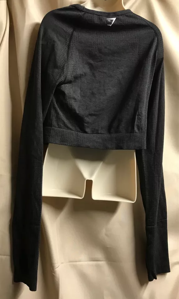 Black cropped item gymshark black