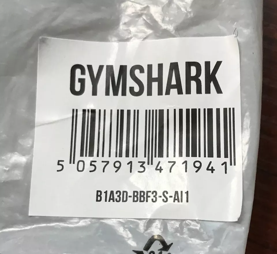 Black cropped item gymshark black