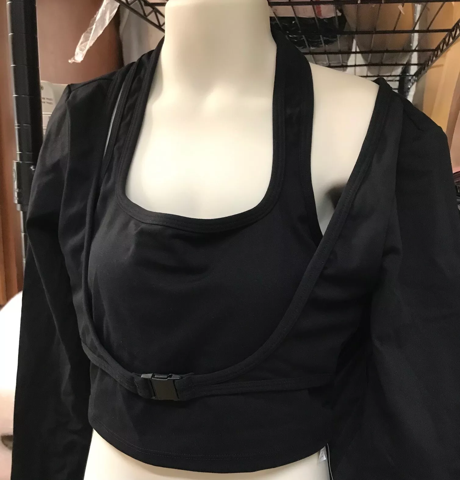 Black body long sleeves item