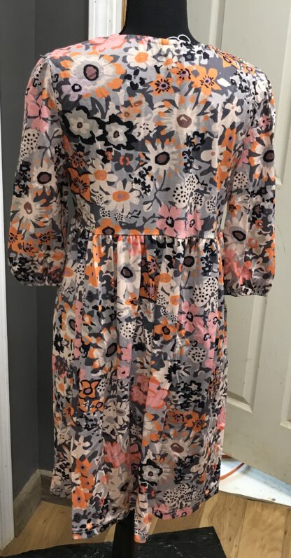Fashion Says 'Me Too' Style Says 'Only Me'. Dress. Sz Small. Short. Floral. NEW. - Image 3