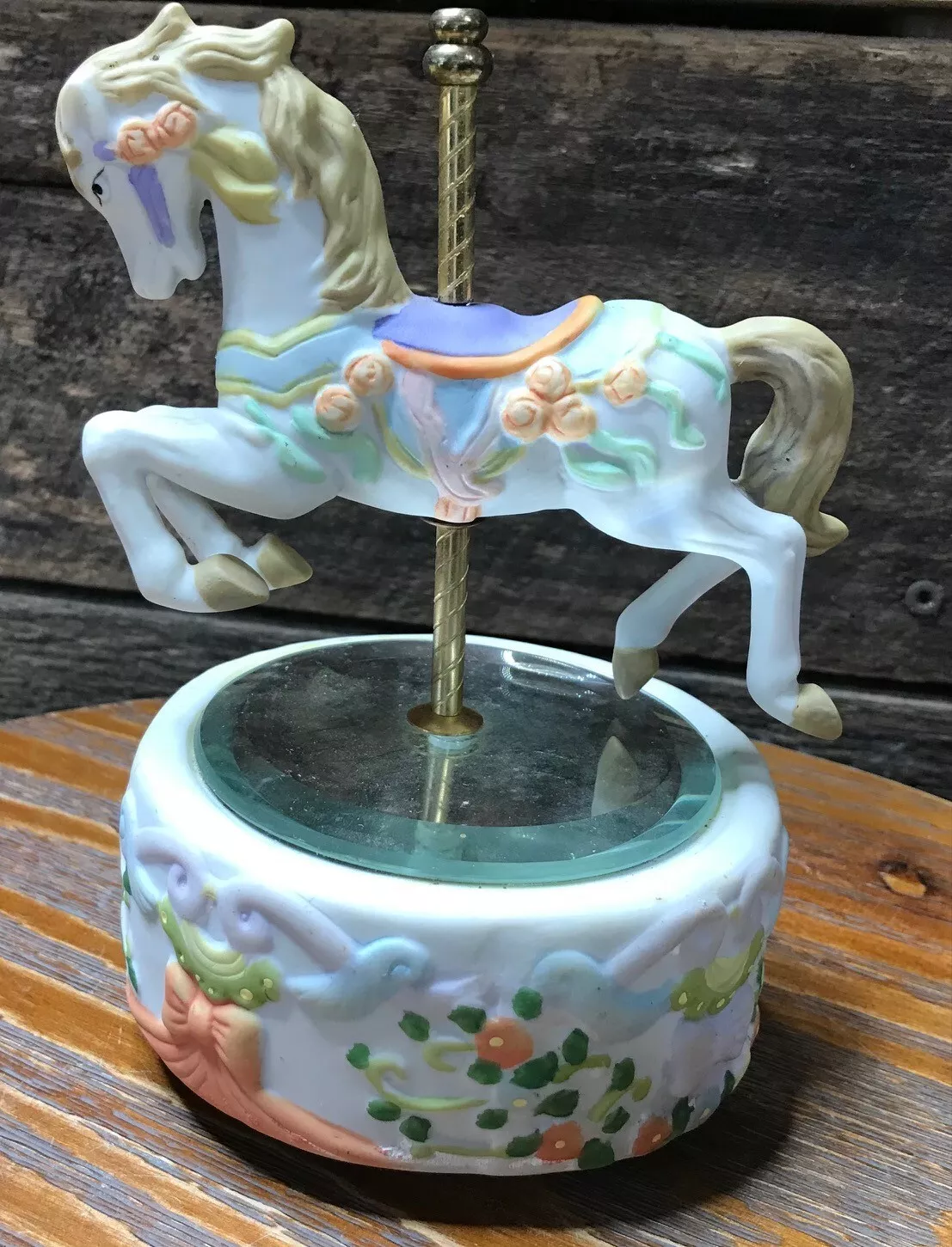 Musical windup carousel horse item
