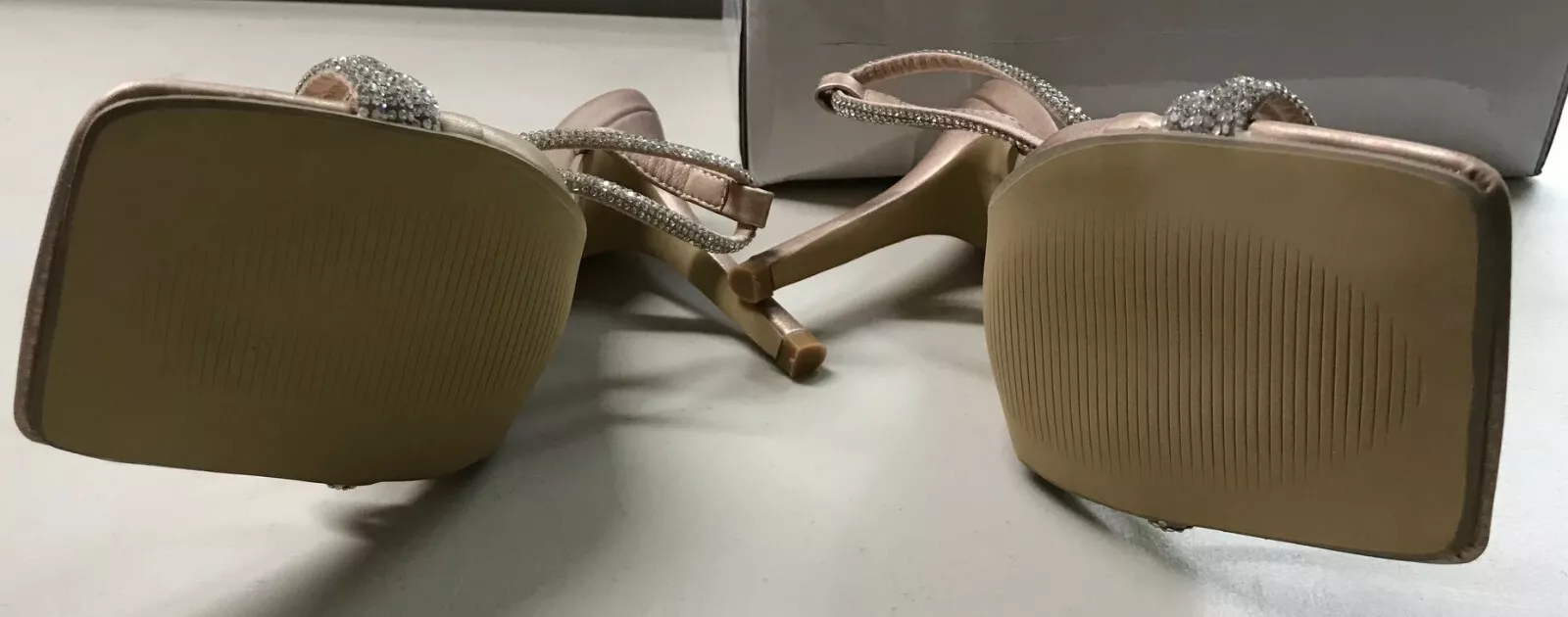 Item pink metalic metalic heels