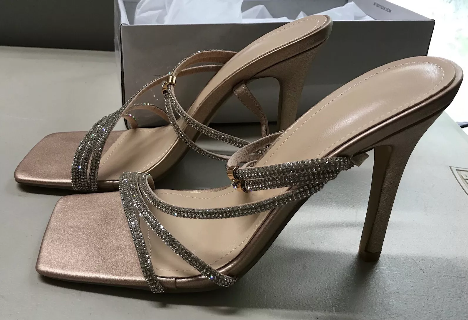 Item pink metalic metalic heels