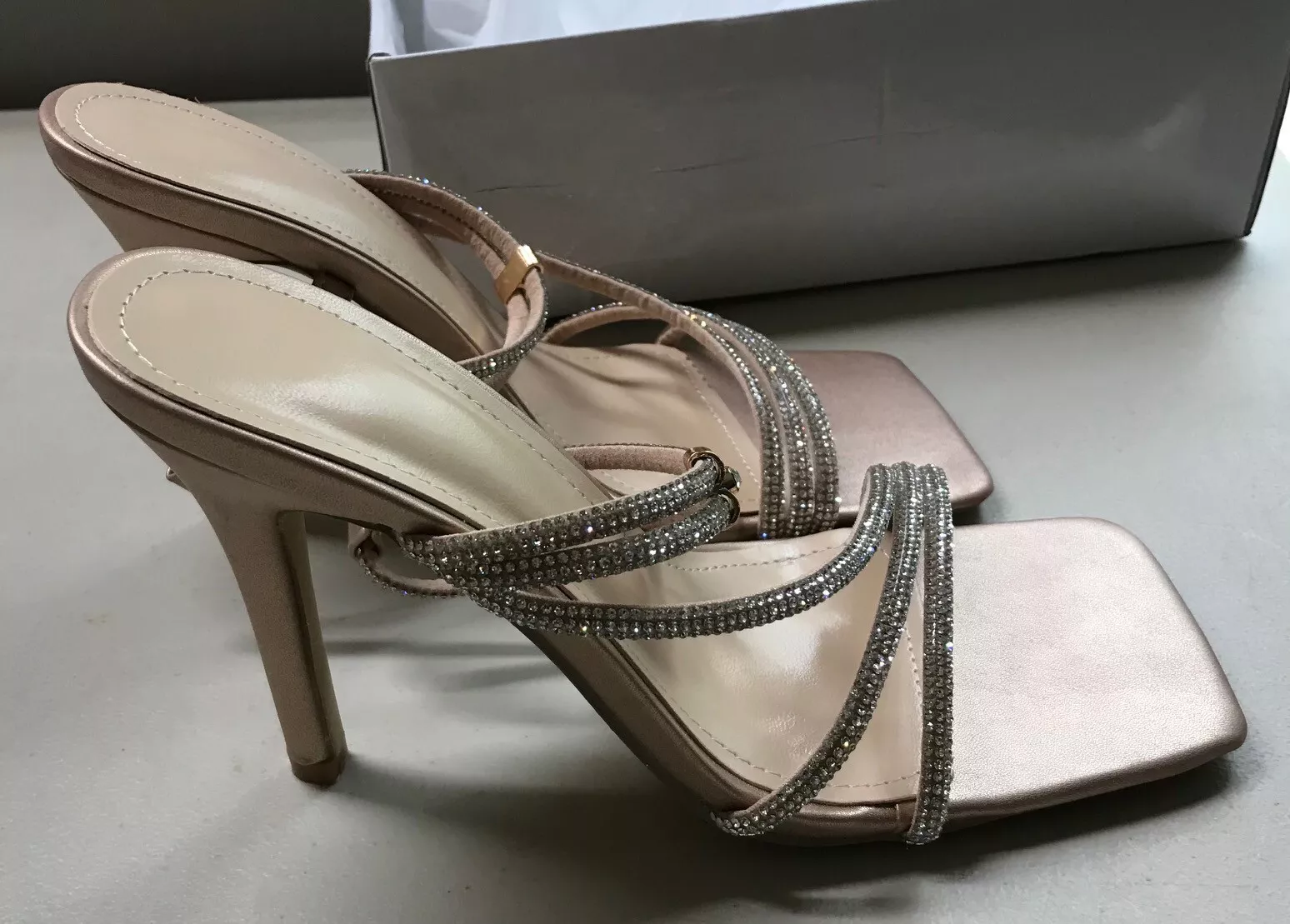 Item pink metalic metalic heels