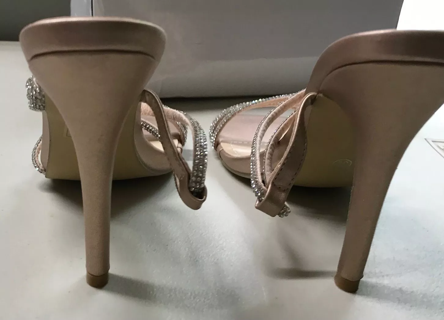 Item pink metalic metalic heels