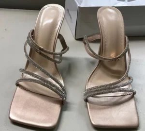 Item pink metalic metalic heels