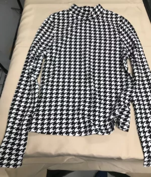 Turtle neck black white white polyester