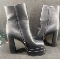 Chunky heel square toe item