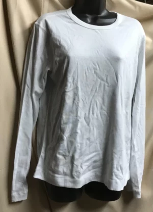 White long long sleeve sleeve crew