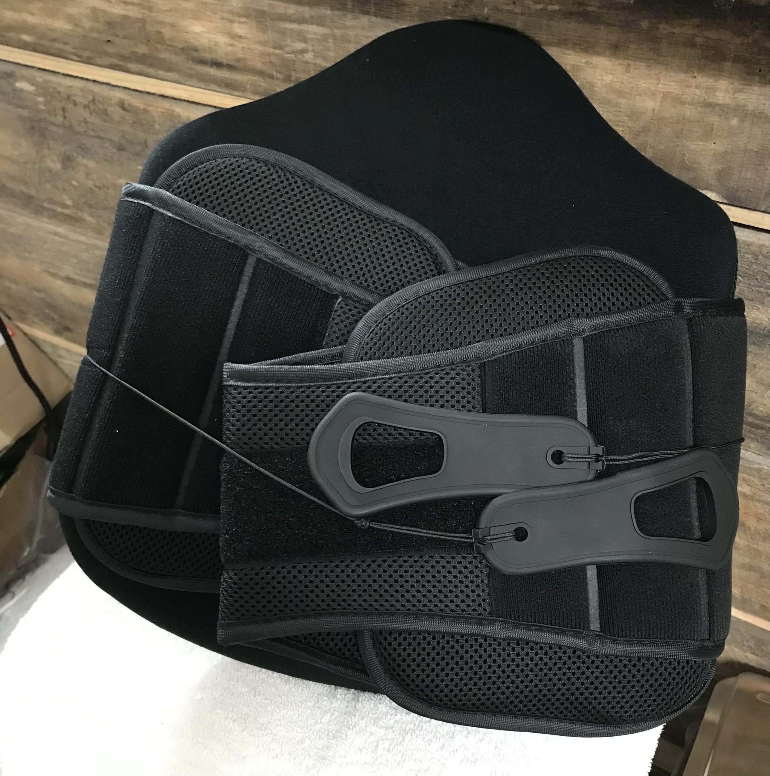 Back brace universal compressive compressive back