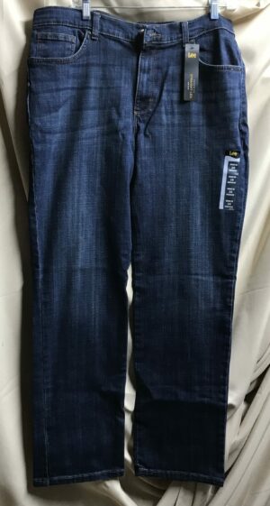 Relaxed fit straight leg mid rise