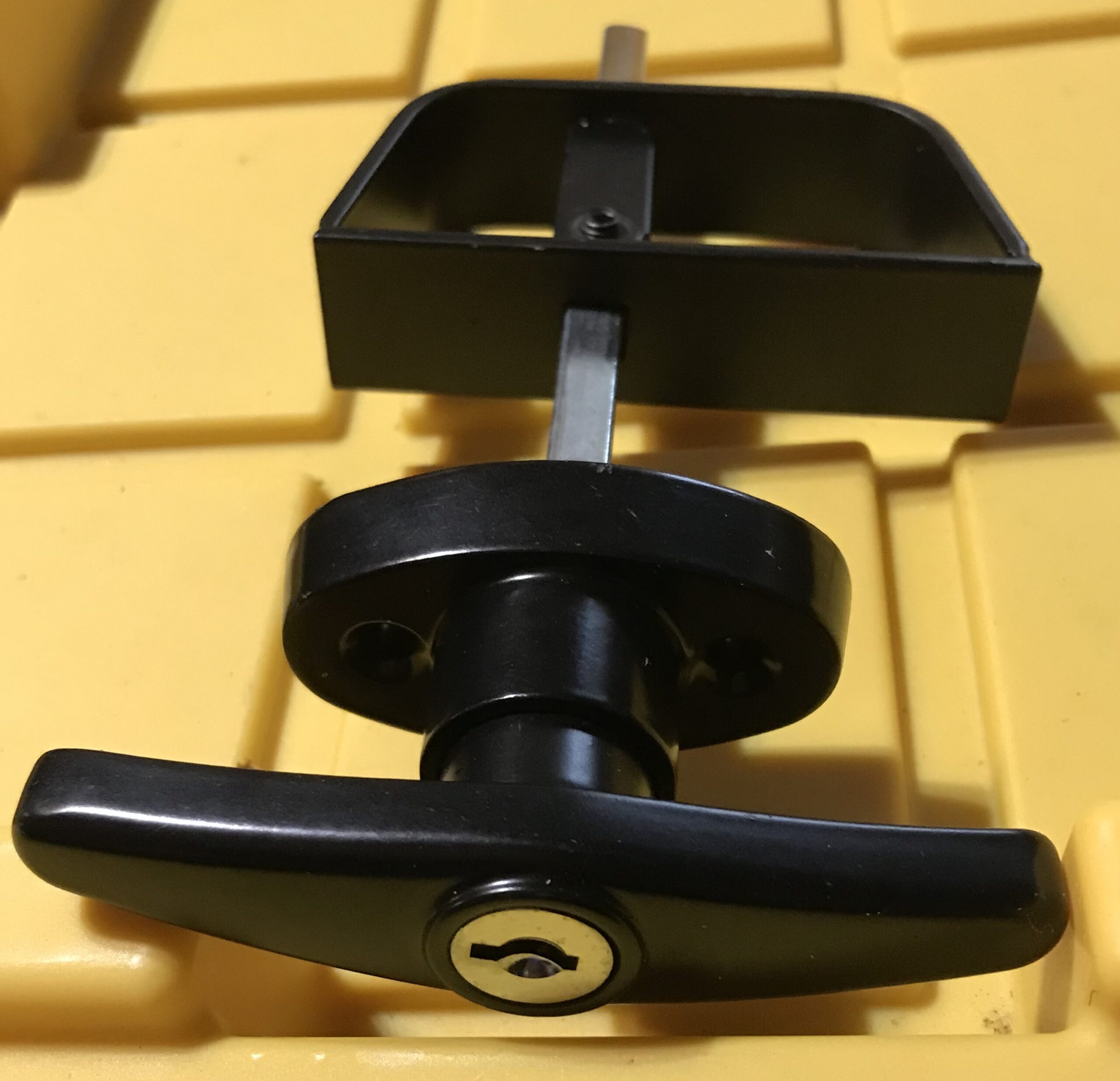 Qanvee T-Handle Shed Door Lock Kit – 5-1/2" Stem – Black – New - Image 3