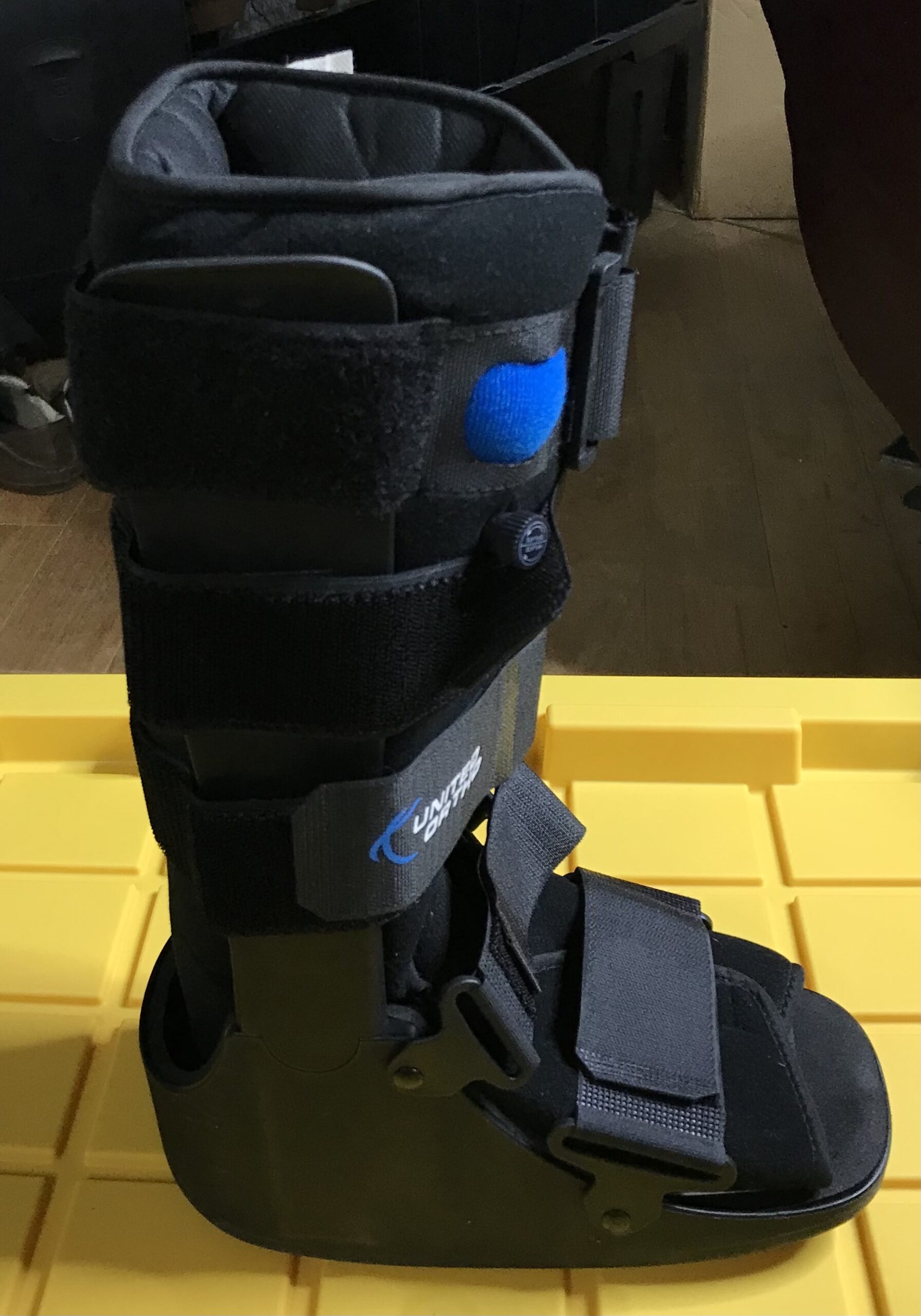 United Ortho Air Cam Walker Fracture Boot – Size Small – Black NEW - Image 3